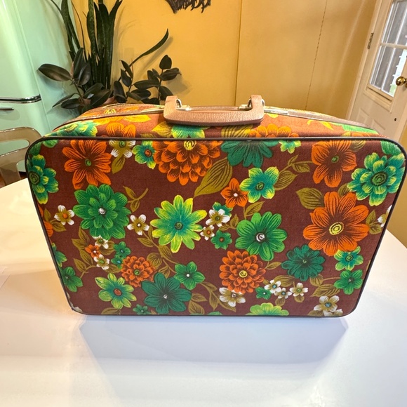Vintage 60s soft case fabric suitcase, groovy brown, green floral, Japan luggage - Picture 3 of 12